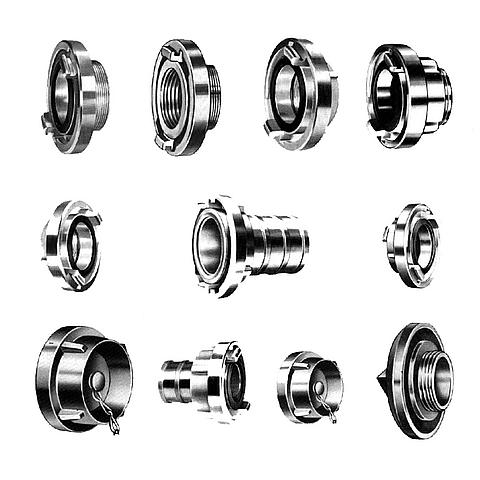 SG00727 Couplings and o-rings To couple a Storz connection, the two opposing couplings are pressed together such that the hooks of each one are inserted into the slots in the flange of the other. Then they are rotated in opposite directions until they are tight, or latched engages.